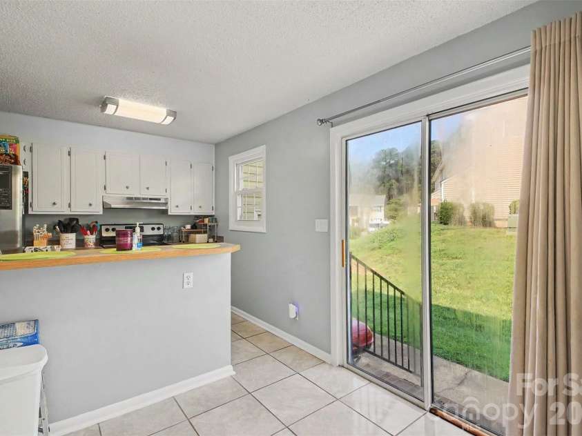 979 Surry Lane, Gastonia, NC 28054.  MLS# CAR4409128, YatesRealty ID 43066. 