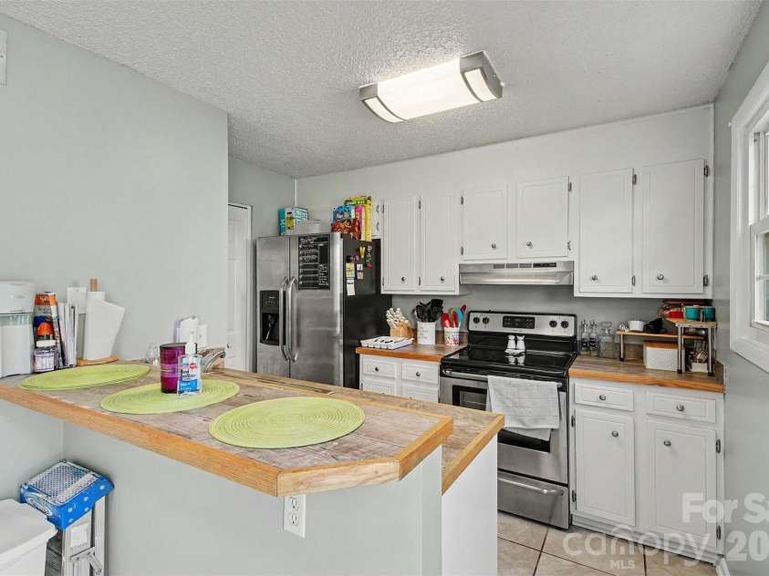 979 Surry Lane, Gastonia, NC 28054.  MLS# CAR4409128, YatesRealty ID 43066. 