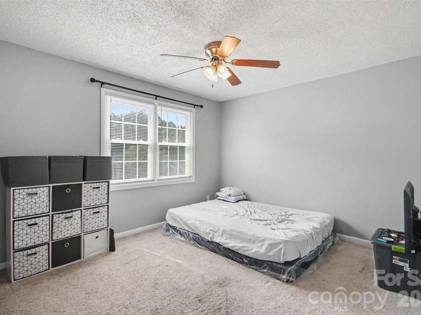 979 Surry Lane, Gastonia, NC 28054.  MLS# CAR4409128, YatesRealty ID 43066. 