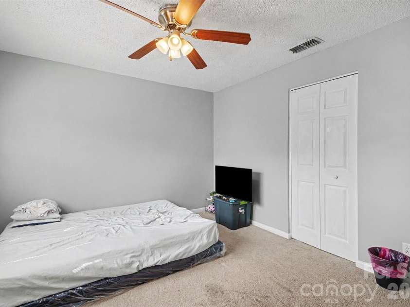 979 Surry Lane, Gastonia, NC 28054.  MLS# CAR4409128, YatesRealty ID 43066. 