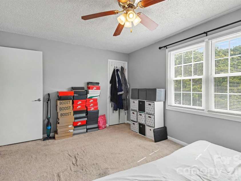 979 Surry Lane, Gastonia, NC 28054.  MLS# CAR4409128, YatesRealty ID 43066. 