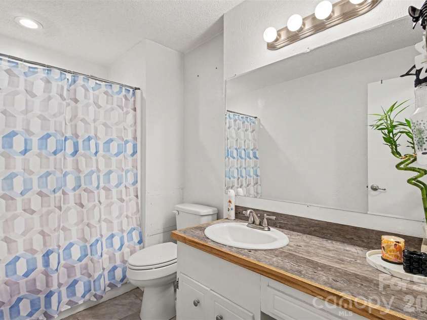 979 Surry Lane, Gastonia, NC 28054.  MLS# CAR4409128, YatesRealty ID 43066. 