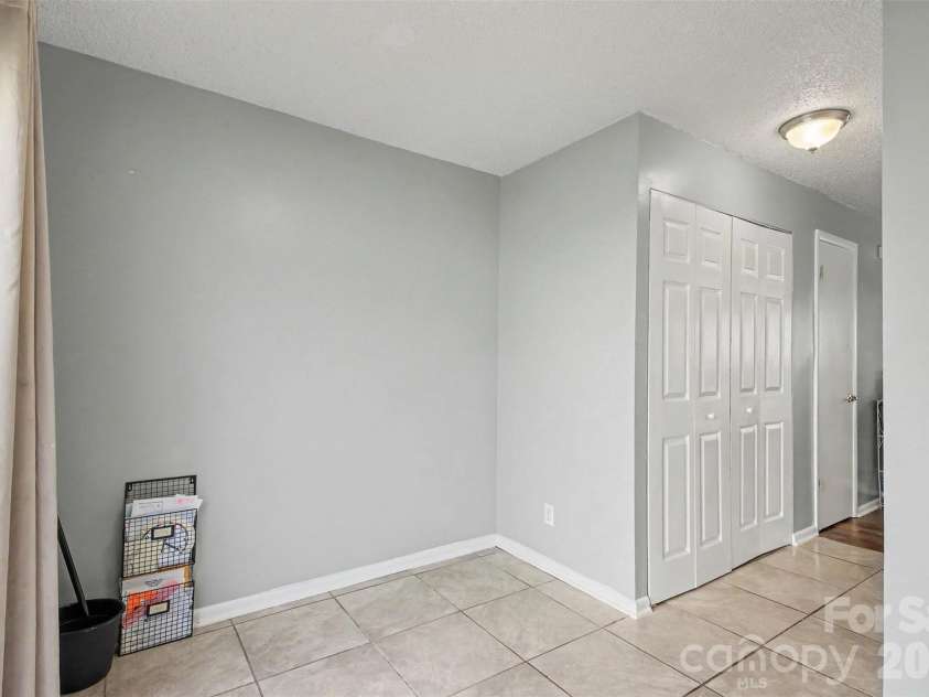 979 Surry Lane, Gastonia, NC 28054.  MLS# CAR4409128, YatesRealty ID 43066. 