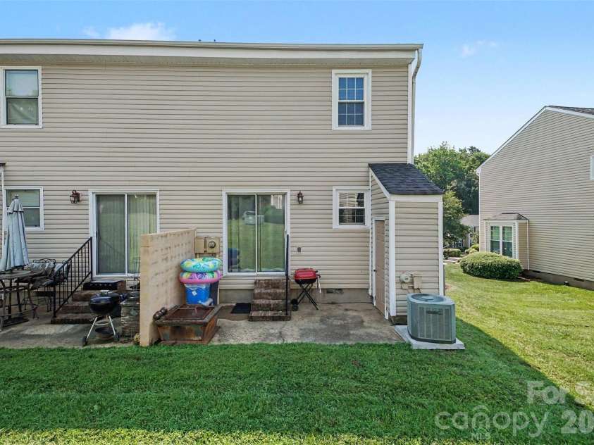 979 Surry Lane, Gastonia, NC 28054.  MLS# CAR4409128, YatesRealty ID 43066. 