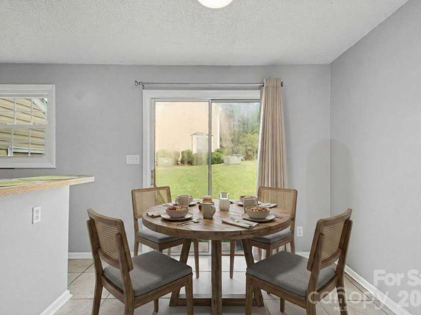 979 Surry Lane, Gastonia, NC 28054.  MLS# CAR4409128, YatesRealty ID 43066. Virtually Staged