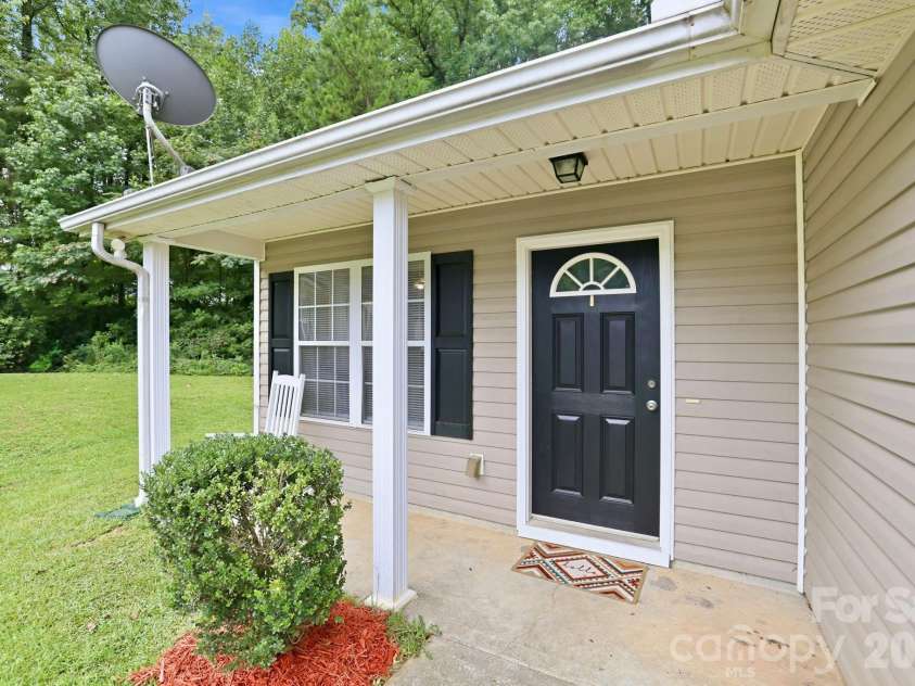 5205 Windy Valley Drive, Charlotte, NC 28208.  MLS# CAR4411900, YatesRealty ID 43067. 