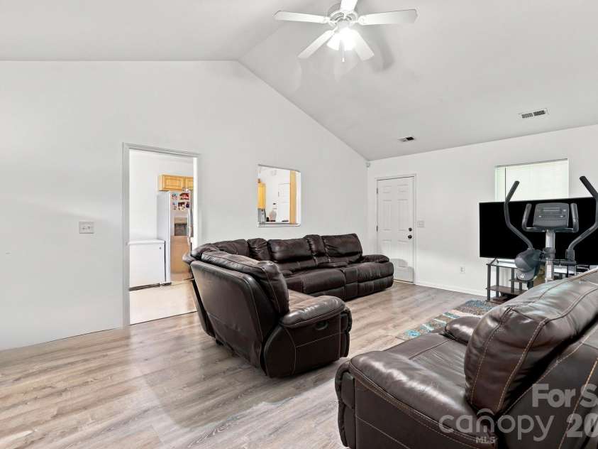 5205 Windy Valley Drive, Charlotte, NC 28208.  MLS# CAR4411900, YatesRealty ID 43067. 