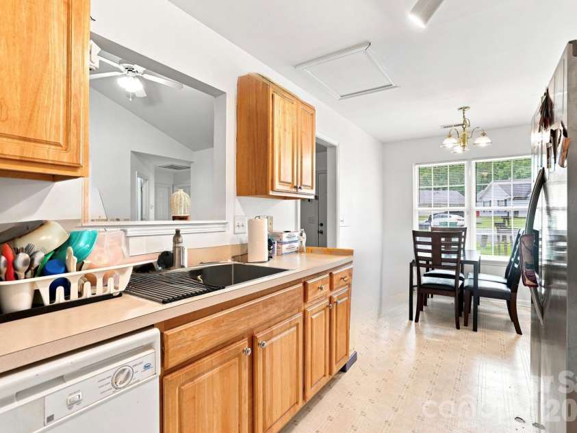 5205 Windy Valley Drive, Charlotte, NC 28208.  MLS# CAR4411900, YatesRealty ID 43067. 
