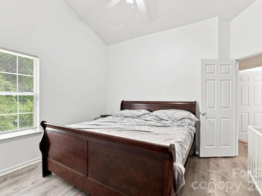 5205 Windy Valley Drive, Charlotte, NC 28208.  MLS# CAR4411900, YatesRealty ID 43067. 