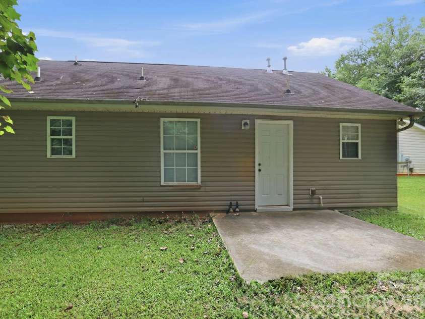 5205 Windy Valley Drive, Charlotte, NC 28208.  MLS# CAR4411900, YatesRealty ID 43067. 