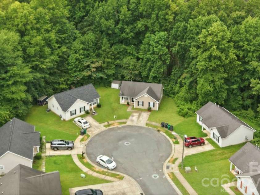 5205 Windy Valley Drive, Charlotte, NC 28208.  MLS# CAR4411900, YatesRealty ID 43067. 
