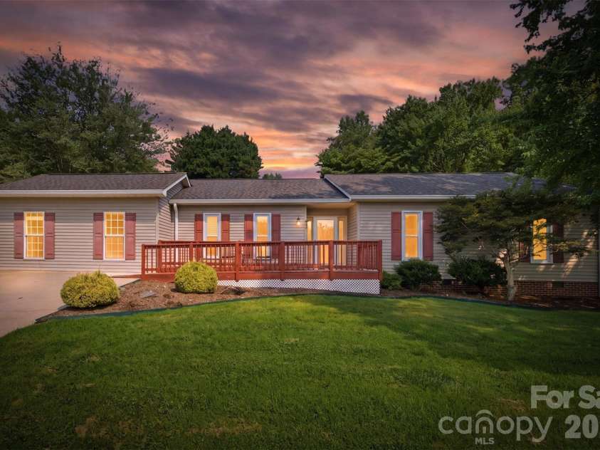 1806 Kyle Court, Lenoir, NC 28645.  MLS# CAR4397713, YatesRealty ID 43068. 