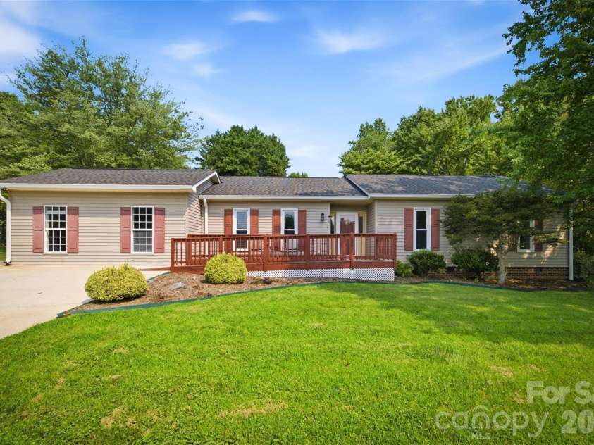 1806 Kyle Court, Lenoir, NC 28645.  MLS# CAR4397713, YatesRealty ID 43068. 