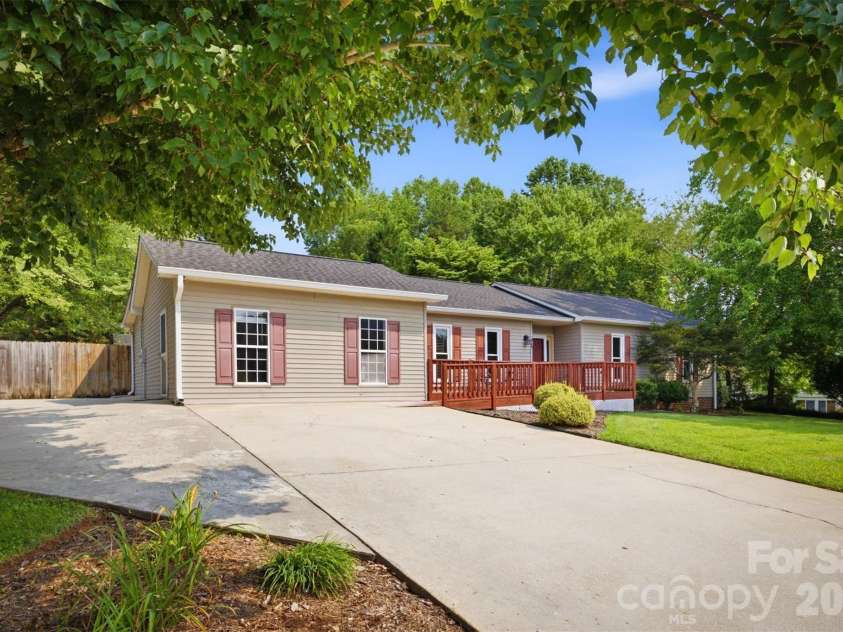 1806 Kyle Court, Lenoir, NC 28645.  MLS# CAR4397713, YatesRealty ID 43068. 