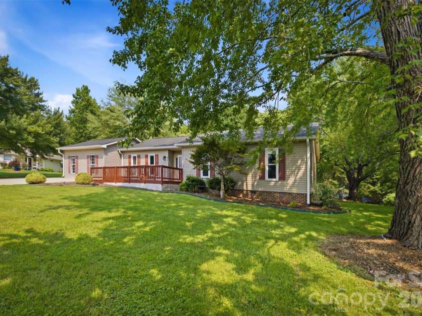 1806 Kyle Court, Lenoir, NC 28645.  MLS# CAR4397713, YatesRealty ID 43068. 