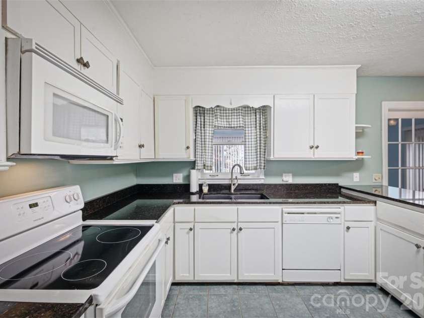 1806 Kyle Court, Lenoir, NC 28645.  MLS# CAR4397713, YatesRealty ID 43068. 