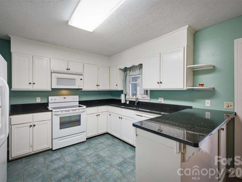 1806 Kyle Court, Lenoir, NC 28645.  MLS# CAR4397713, YatesRealty ID 43068. 