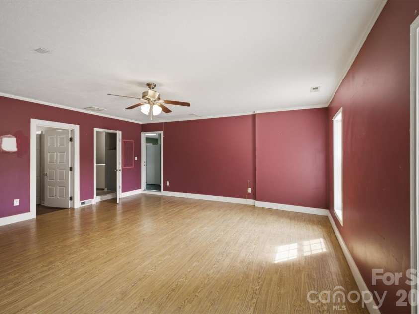 1806 Kyle Court, Lenoir, NC 28645.  MLS# CAR4397713, YatesRealty ID 43068. 