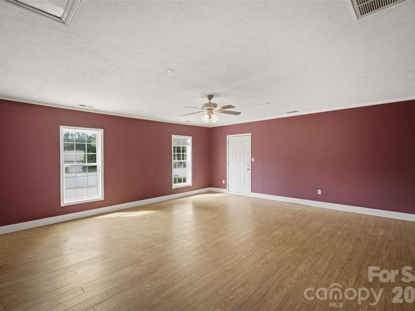 1806 Kyle Court, Lenoir, NC 28645.  MLS# CAR4397713, YatesRealty ID 43068. 