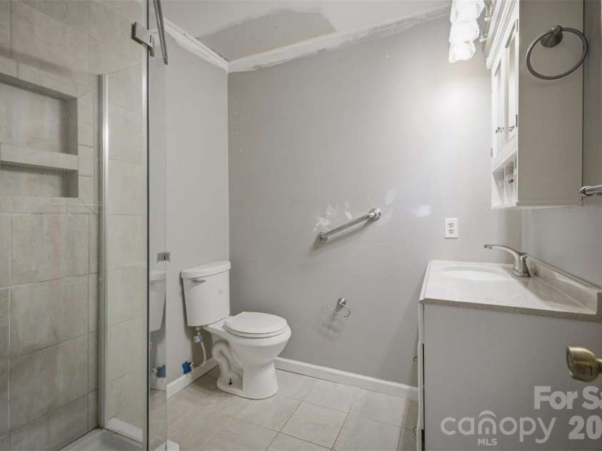 1806 Kyle Court, Lenoir, NC 28645.  MLS# CAR4397713, YatesRealty ID 43068. 