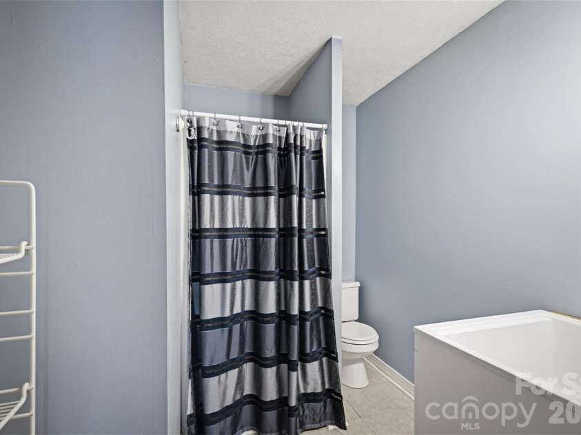 1806 Kyle Court, Lenoir, NC 28645.  MLS# CAR4397713, YatesRealty ID 43068. 