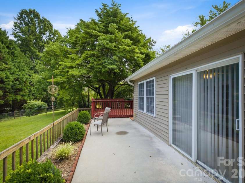 1806 Kyle Court, Lenoir, NC 28645.  MLS# CAR4397713, YatesRealty ID 43068. 