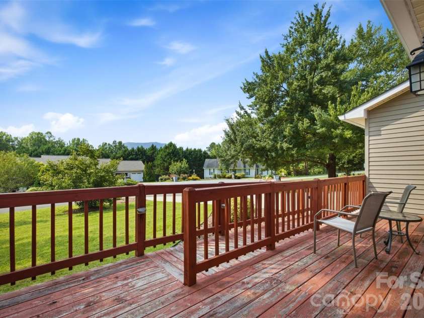 1806 Kyle Court, Lenoir, NC 28645.  MLS# CAR4397713, YatesRealty ID 43068. 