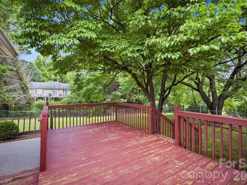 1806 Kyle Court, Lenoir, NC 28645.  MLS# CAR4397713, YatesRealty ID 43068. 