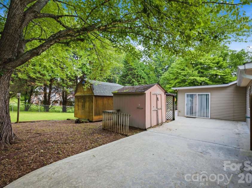 1806 Kyle Court, Lenoir, NC 28645.  MLS# CAR4397713, YatesRealty ID 43068. 