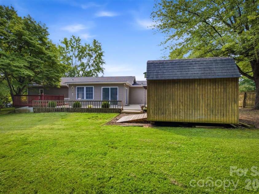 1806 Kyle Court, Lenoir, NC 28645.  MLS# CAR4397713, YatesRealty ID 43068. 