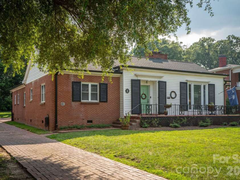 11 Kings Mountain Street, York, SC 29745.  MLS# CAR4408114, YatesRealty ID 43069. 
