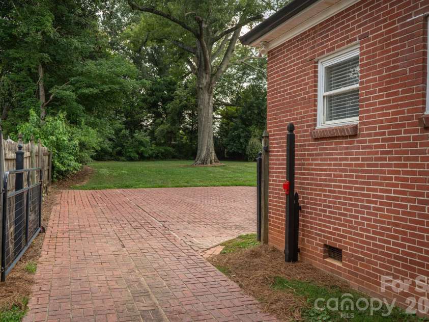 11 Kings Mountain Street, York, SC 29745.  MLS# CAR4408114, YatesRealty ID 43069. 