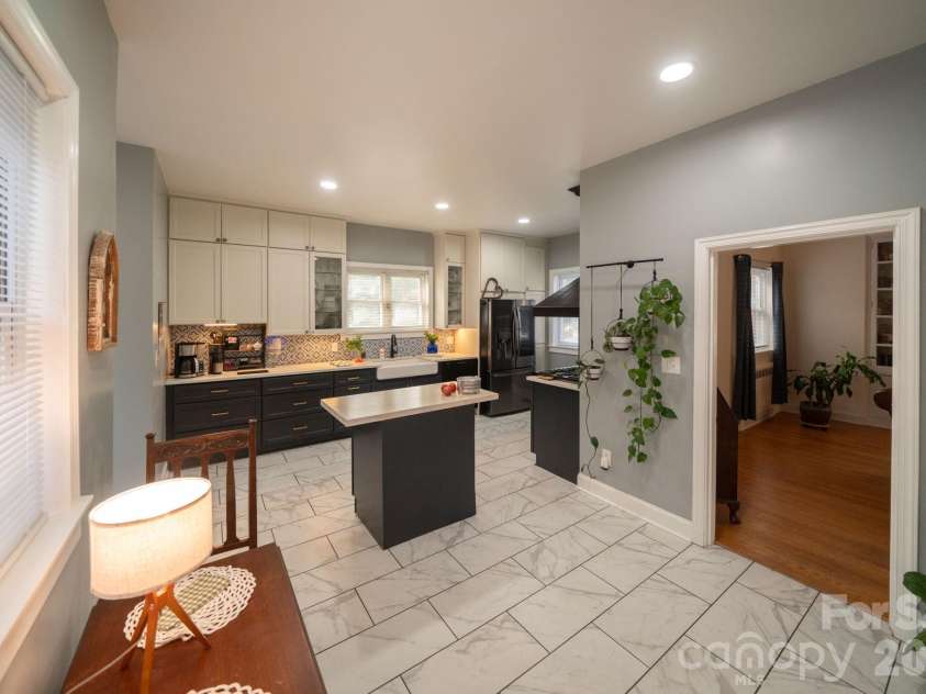 11 Kings Mountain Street, York, SC 29745.  MLS# CAR4408114, YatesRealty ID 43069. 