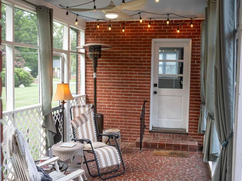 11 Kings Mountain Street, York, SC 29745.  MLS# CAR4408114, YatesRealty ID 43069. 