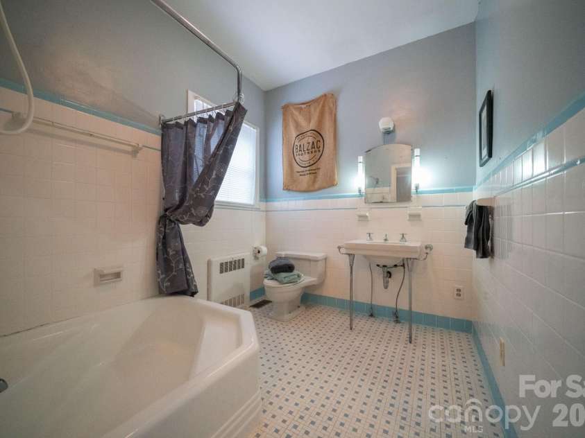 11 Kings Mountain Street, York, SC 29745.  MLS# CAR4408114, YatesRealty ID 43069. 