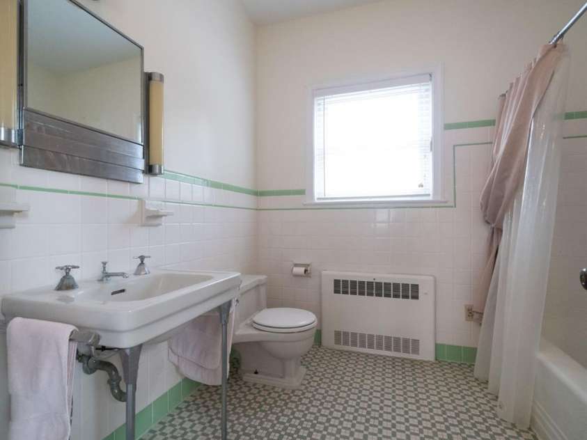 11 Kings Mountain Street, York, SC 29745.  MLS# CAR4408114, YatesRealty ID 43069. 