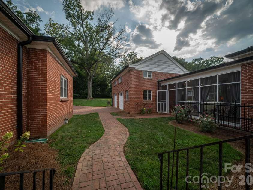 11 Kings Mountain Street, York, SC 29745.  MLS# CAR4408114, YatesRealty ID 43069. 