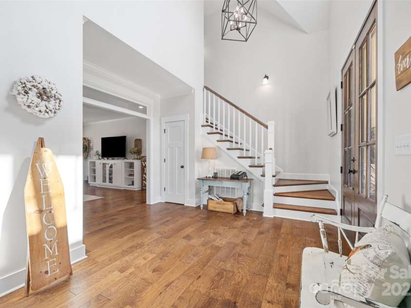 1715 Hopewell Road, Rock Hill, SC 29730.  MLS# CAR4310863, YatesRealty ID 4307. A bright cheerful entry.