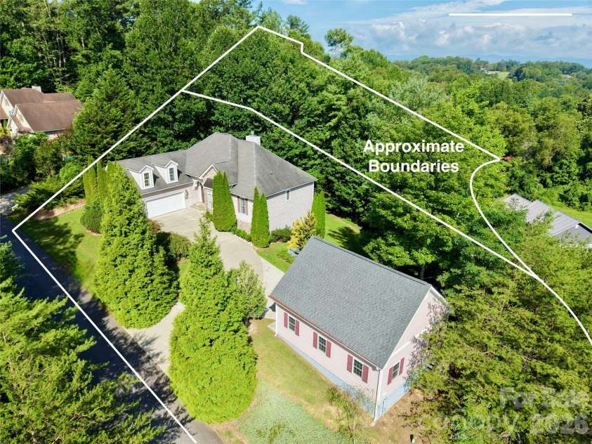 5 Timber Moss Drive, Asheville, NC 28804.  MLS# CAR4352961, YatesRealty ID 4307. 