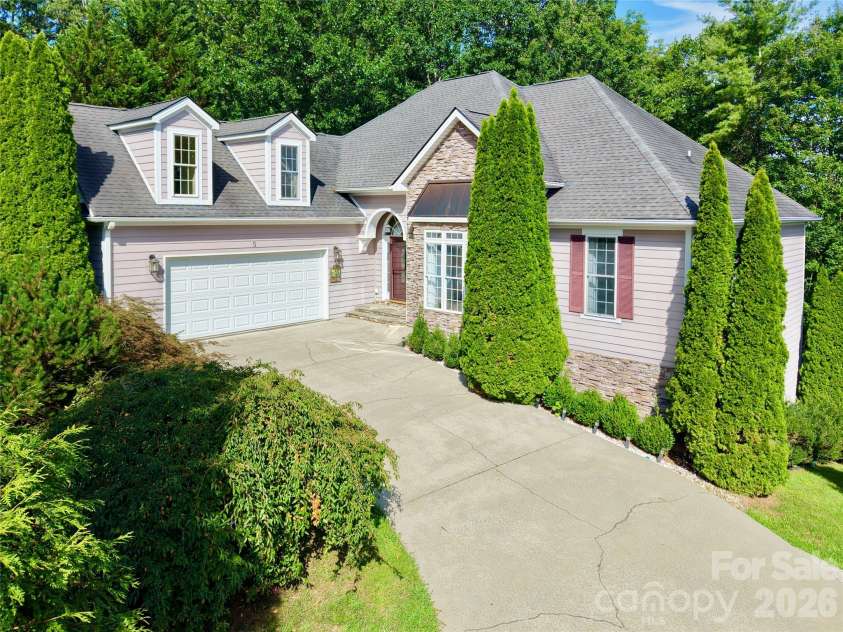 5 Timber Moss Drive, Asheville, NC 28804.  MLS# CAR4352961, YatesRealty ID 4307. 