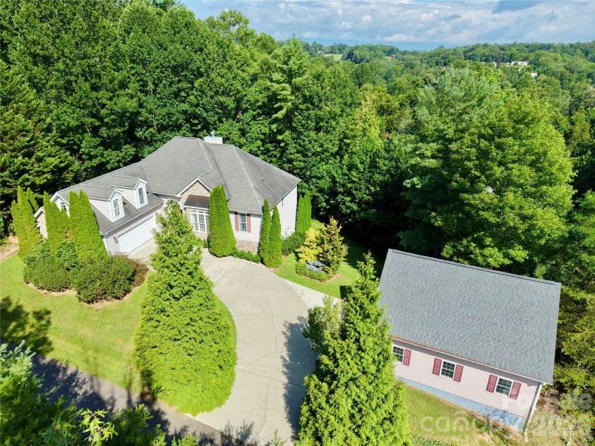 5 Timber Moss Drive, Asheville, NC 28804.  MLS# CAR4352961, YatesRealty ID 4307. 
