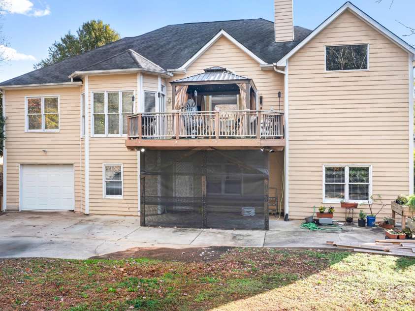 5839 Painted Fern Court, Charlotte, NC 28269.  MLS# CAR4204621, YatesRealty ID 4307. Basement Separate Entrance/Corner Lot