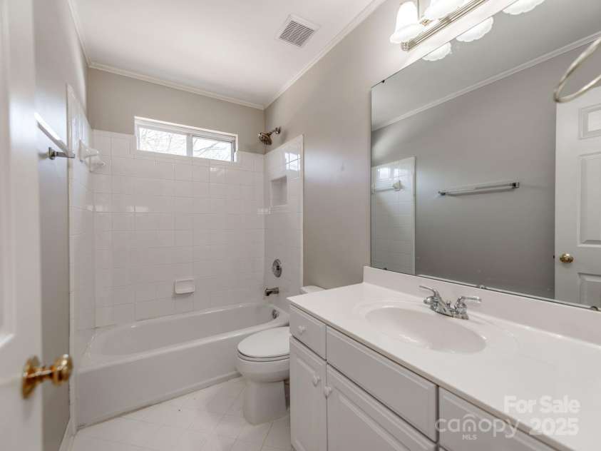 5839 Painted Fern Court, Charlotte, NC 28269.  MLS# CAR4204621, YatesRealty ID 4307. Main Floor 2nd Bathroom