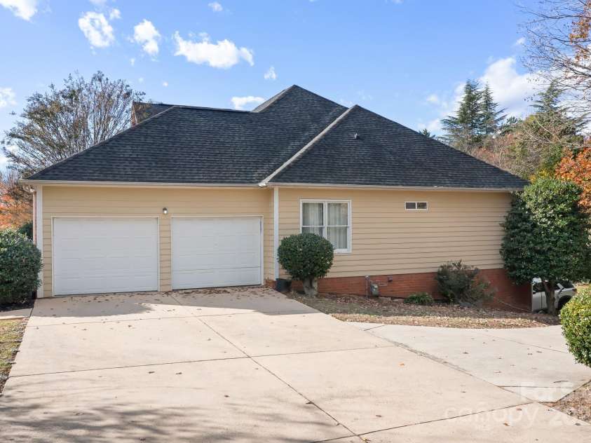 5839 Painted Fern Court, Charlotte, NC 28269.  MLS# CAR4204621, YatesRealty ID 4307. Main Floor garage drive down to 3rd car garage off basement
