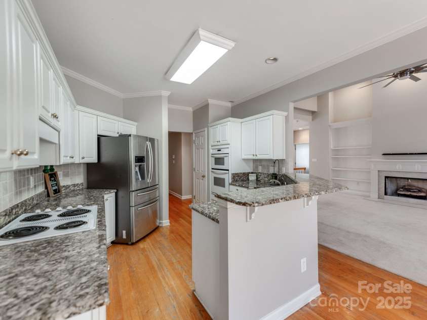 5839 Painted Fern Court, Charlotte, NC 28269.  MLS# CAR4204621, YatesRealty ID 4307. Main Floor Kitchen