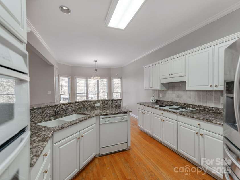 5839 Painted Fern Court, Charlotte, NC 28269.  MLS# CAR4204621, YatesRealty ID 4307. Main Floor Kitchen