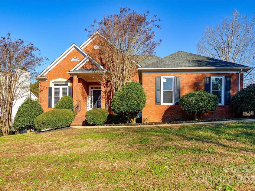 5839 Painted Fern Court, Charlotte, NC 28269.  MLS# CAR4204621, YatesRealty ID 4307. One Story w/Walk-Out Basement