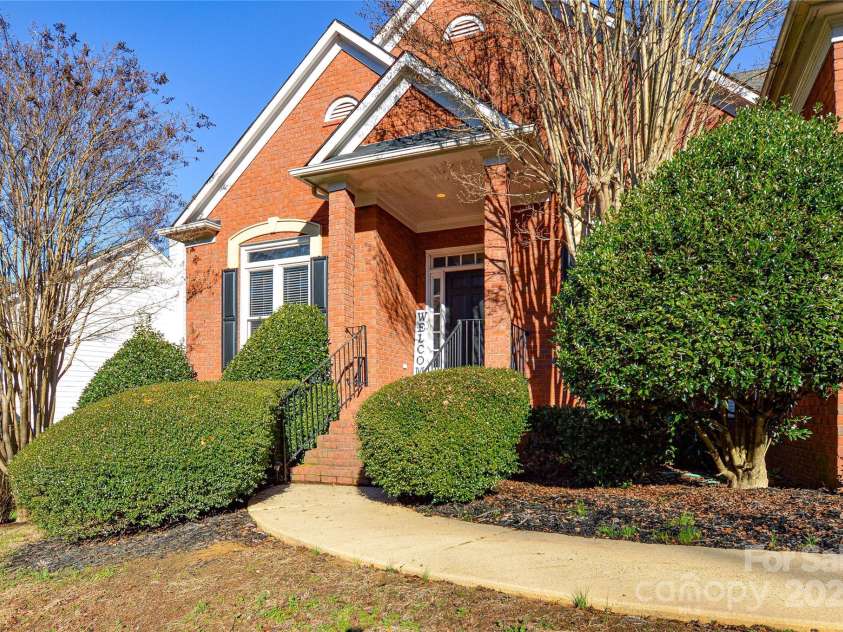 5839 Painted Fern Court, Charlotte, NC 28269.  MLS# CAR4204621, YatesRealty ID 4307. One Story w/Walk-Out Basement