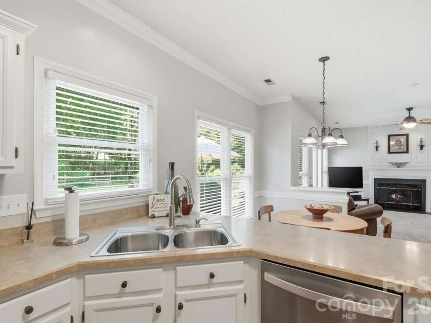 13315 Kintyre Court, Matthews, NC 28105.  MLS# CAR4409441, YatesRealty ID 43070. 