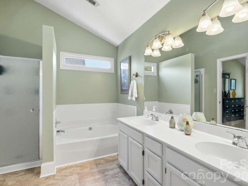 13315 Kintyre Court, Matthews, NC 28105.  MLS# CAR4409441, YatesRealty ID 43070. 